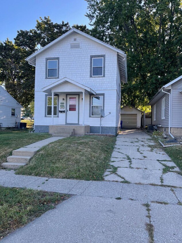 Primary Photo - 403 7th Ave SE