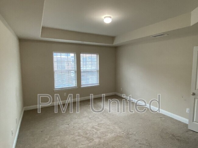 Foto del edificio - 910 Estelle Dr