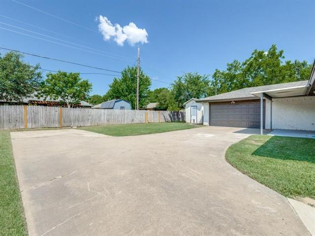 Building Photo - 1718 Crescent Dr