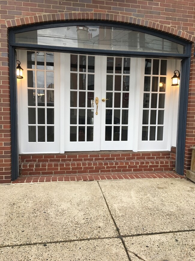 Building Photo - 717 N 4th St