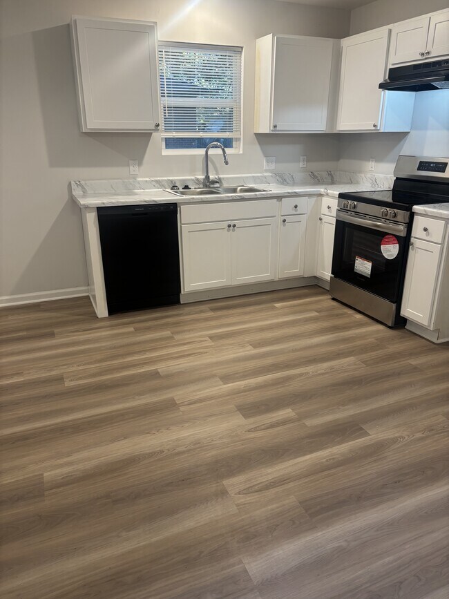 Foto del edificio - 5383 Clinchport Cir