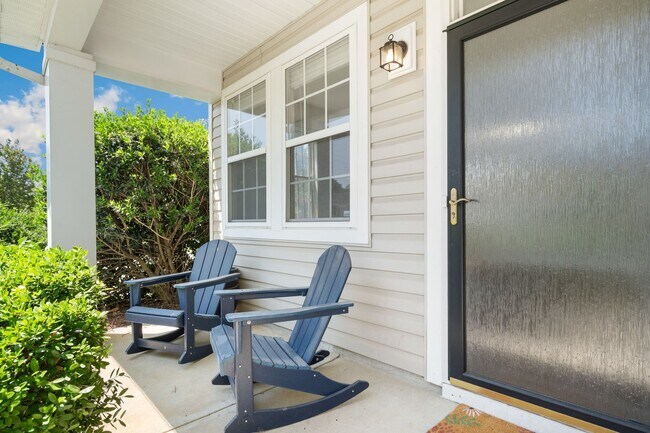 Foto del edificio - 4BR/2.5BA Charming Colonial Home
