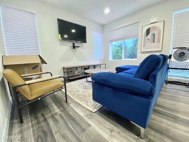 Building Photo - 9 br, 3 bath House - 5264 Brooklyn Ave NE