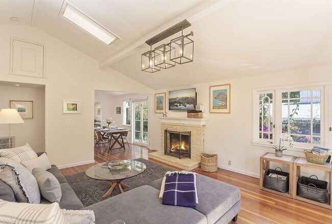 Building Photo - 2 br, 2 bath House - 3861 Live, Love, Bark