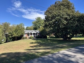 Building Photo - 9010 Hedgewood Dr