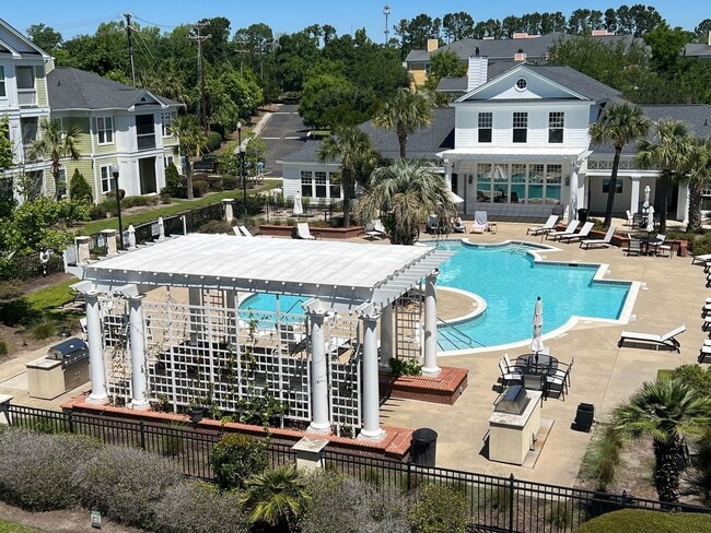 Foto del edificio - 2 Bedroom, 2 Bath Condo in Southampton Poi...