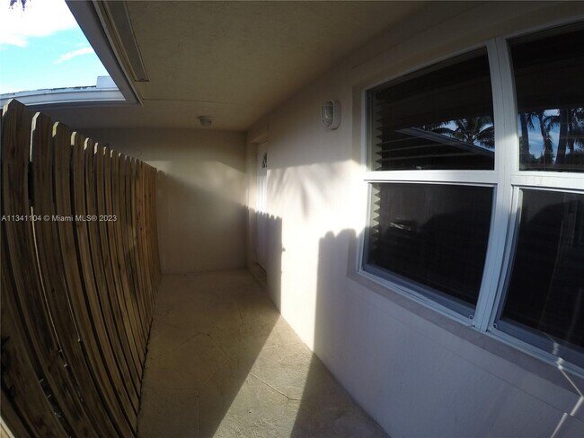 Building Photo - 1342 Holly Heights Dr