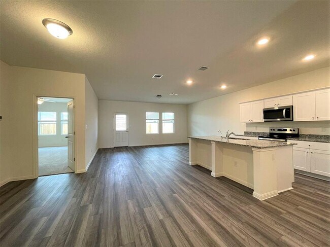 Building Photo - 298 Wren Ln