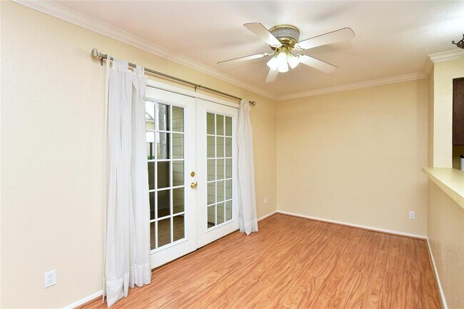 Foto del edificio - 14515 Wunderlich Dr