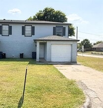 Building Photo - 1025 NW Summercrest Blvd