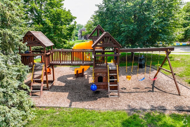 ¡Área de juegos para niños - Bass Lake Hills Townhomes