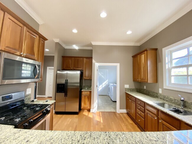 Foto del edificio - Four Bedroom Townhouse w/ Garage in Seagrass Station!