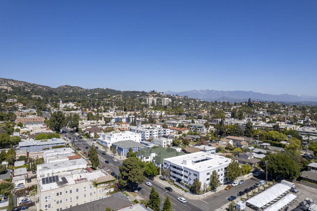 1930 N Vermont Ave - Vermont Towers