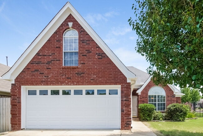 Building Photo - 8180 Cross Point Dr