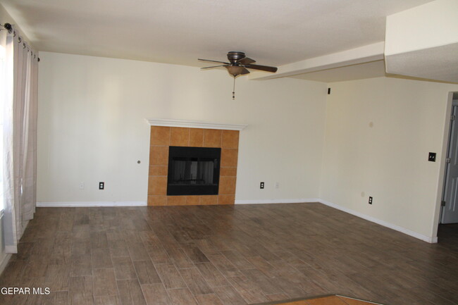 Building Photo - 6725 Parque Del Sol Dr