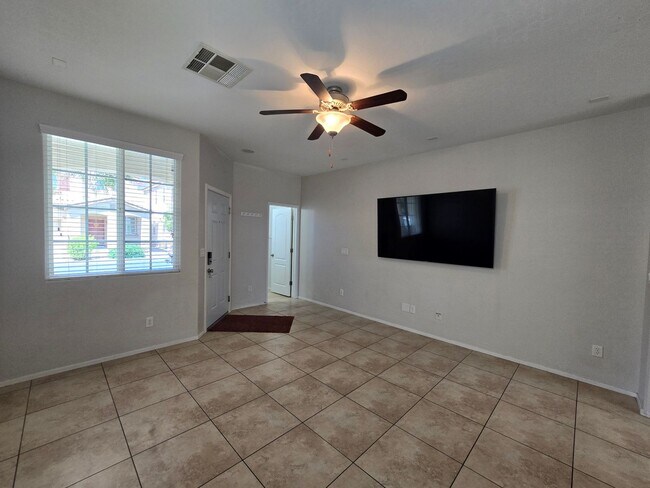Building Photo - 3 Bedroom Home Close to Windmill Library