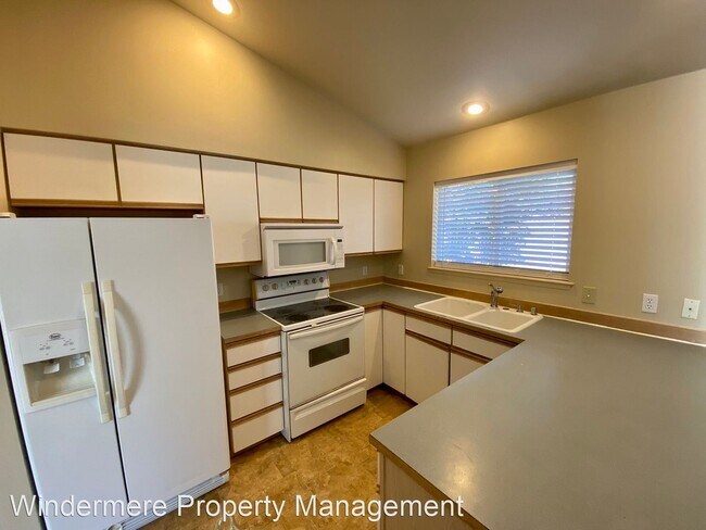 Building Photo - 3 br, 2 bath House - 948 E Street