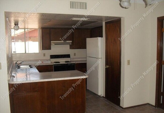 Building Photo - Mesa Home for rent with 3 Bedrooms and 2 B...