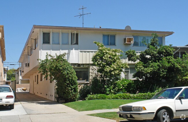 Building Photo - 834 S Holt Ave