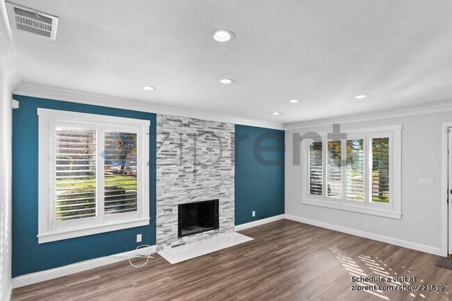 Foto del edificio - 686 Whitewater Ct