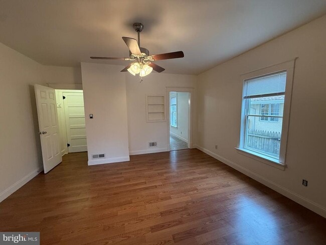 Building Photo - 1740 Arnold Ave