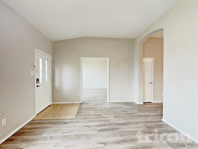 Building Photo - 2106 Rose May Dr