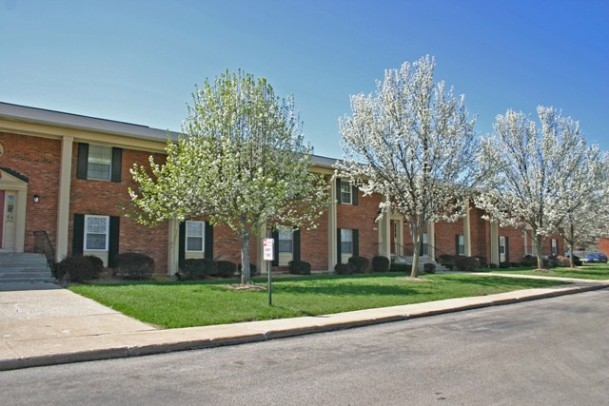 Building Photo - Carriage House