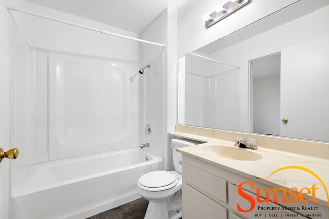 Building Photo - 9415 Gold Coast Dr