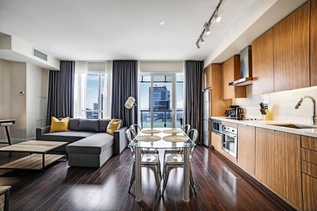 Building Photo - 320 Front St W