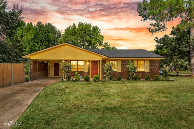 Building Photo - Check Out this 3 Bed 1.5 in Shreveport!