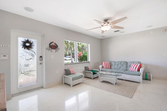 Foto del edificio - 1719 SW Dyer Point Rd
