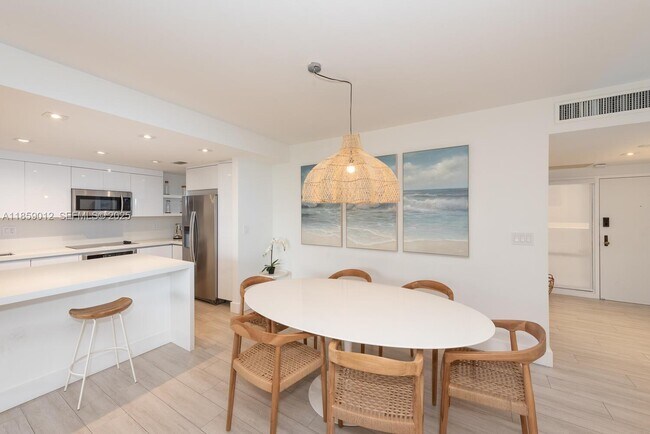 Foto del edificio - 181 Crandon Blvd