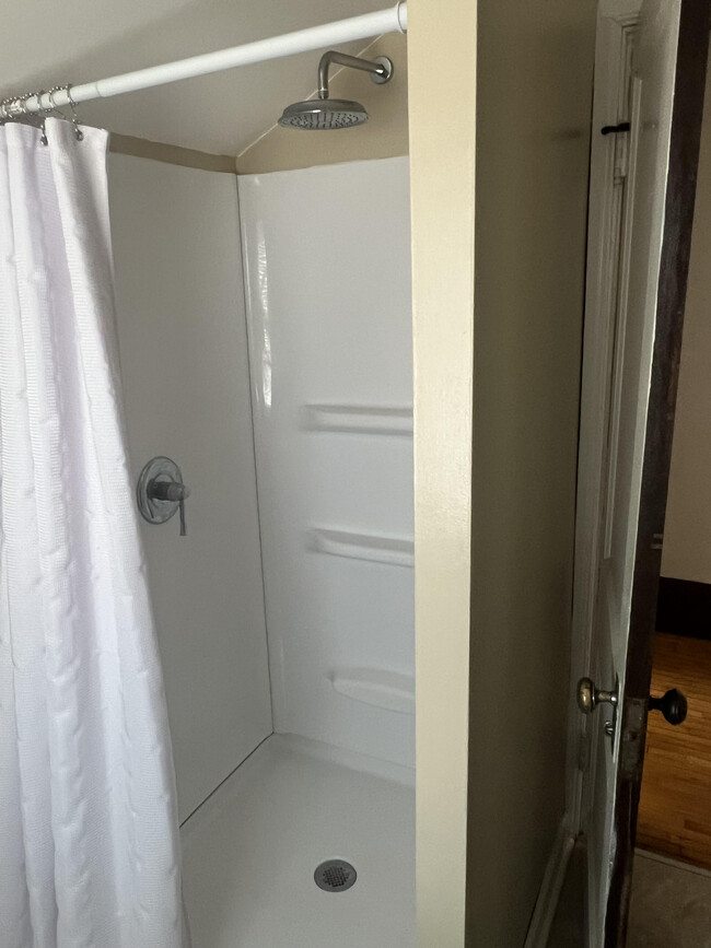 Shower - 545 N Appleton St