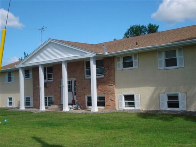 Building Photo - 705 E 3rd St #4