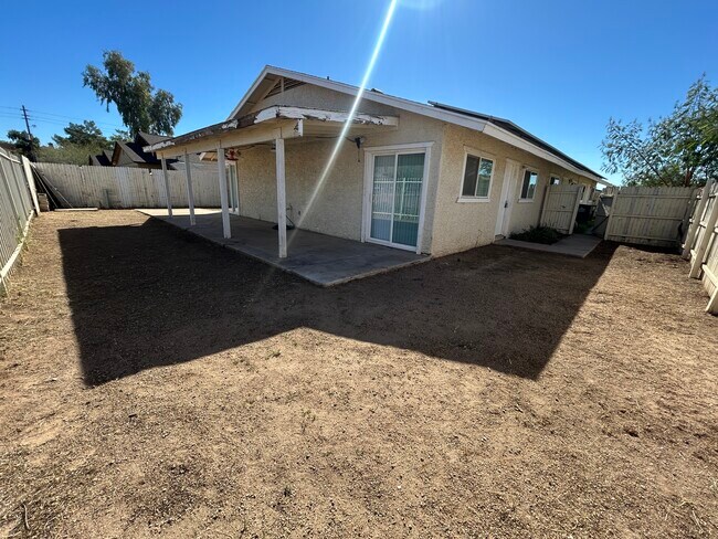 Building Photo - 3024 E Waltann Ln