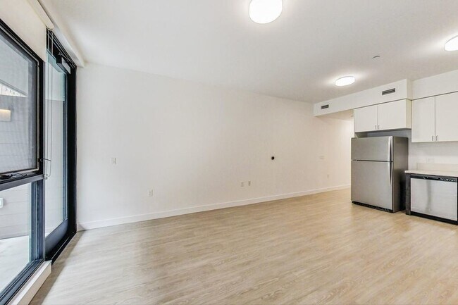 Building Photo - Luxury apartment on Piedmont with private ...