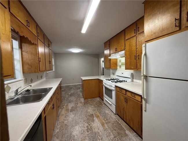 Building Photo - 209 Russell Dr