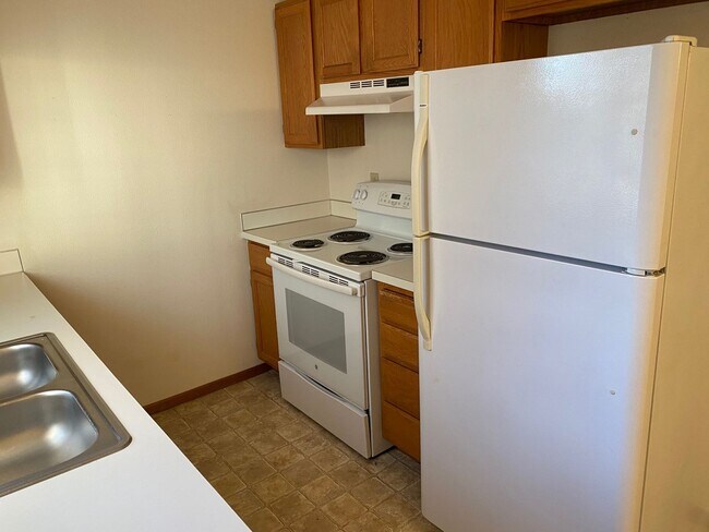 Foto del edificio - 1001 Crestview Ln