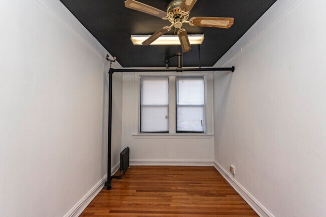 Foto del edificio - 5704 S Harper Ave