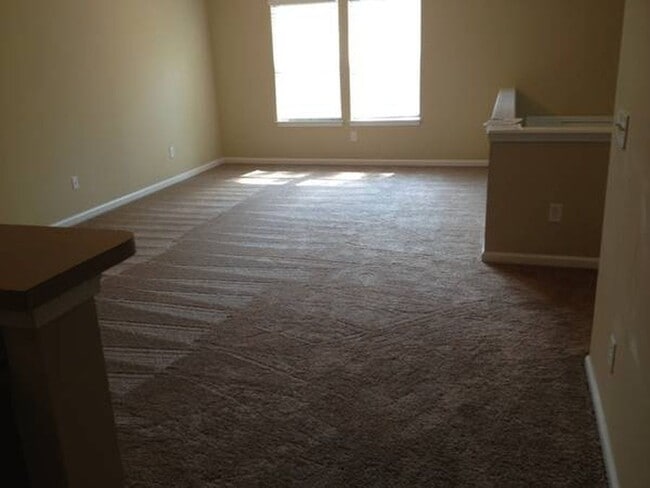 Building Photo - Beautiful 3/2 Townhome