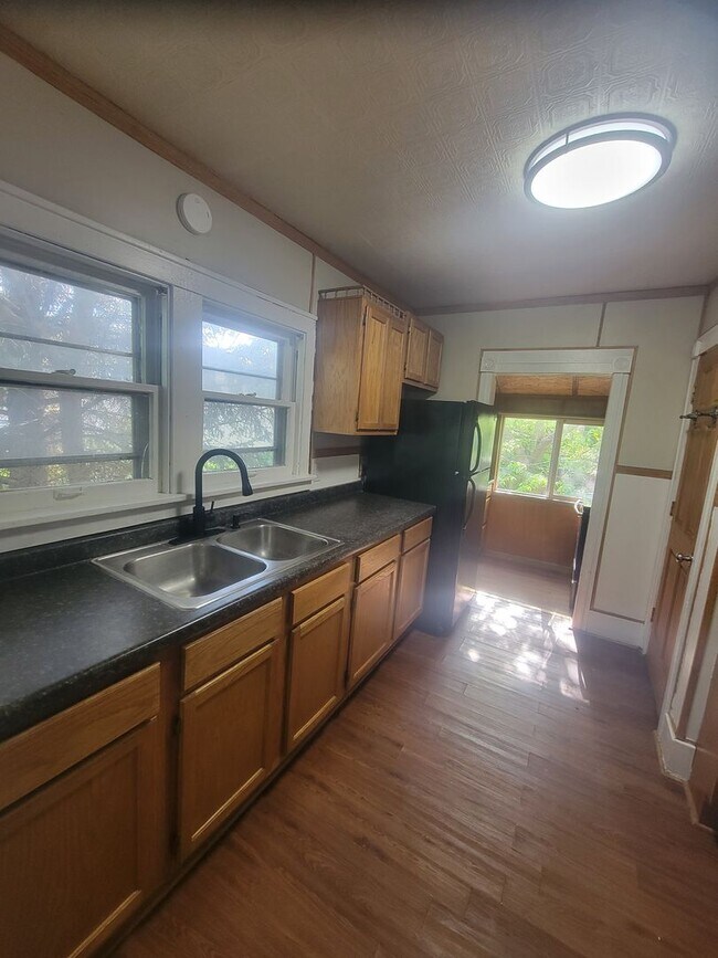 Building Photo - Available E Peoria 3BR/1BA w/Garage