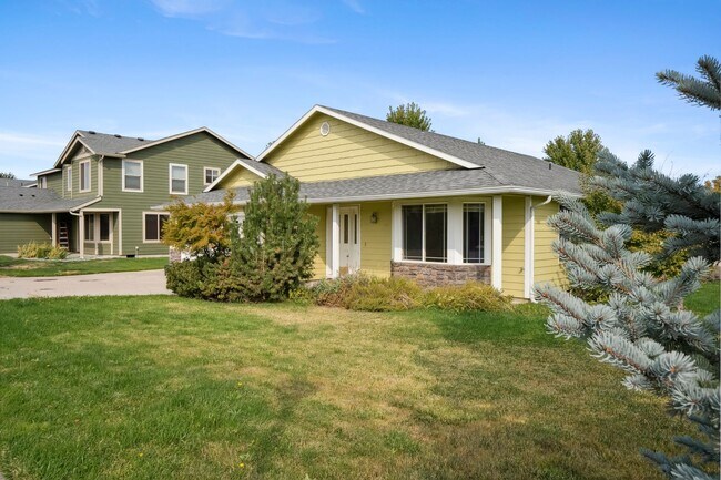 Building Photo - 3 Bedroom2 Bath Home With Great Access