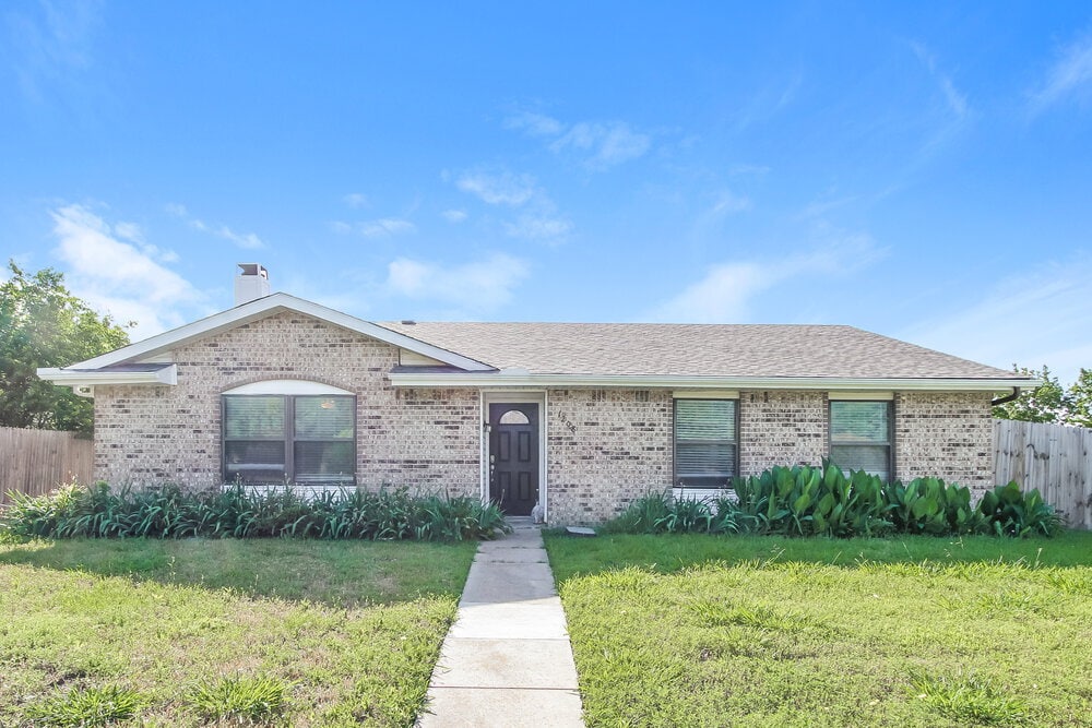 Primary Photo - 1208 Grinnel Dr