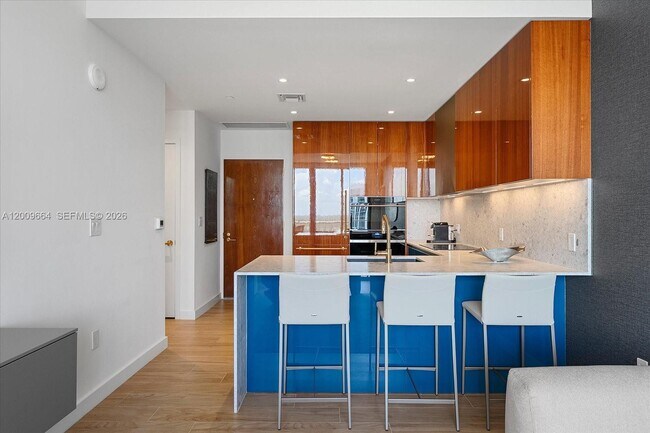 Foto del edificio - 2678 Tigertail Ave