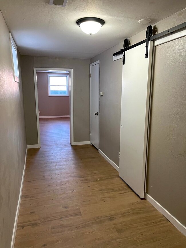 Building Photo - Beautiful 5 Bedroom, 2 bathroom Home