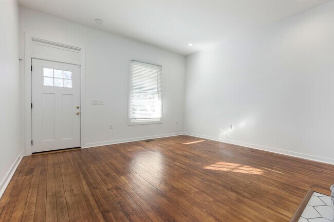 Foto del edificio - 2227 Dumesnil Street (Park Hill Area)