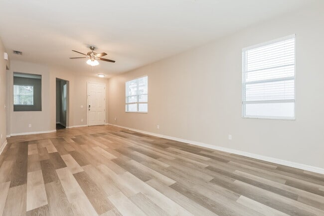 Building Photo - 11171 Golden Silence Dr