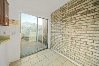 Building Photo - 6463 Cambridge Glen Ln
