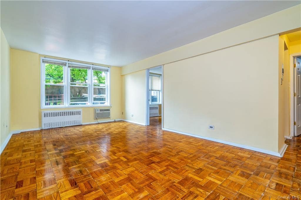 Primary Photo - 5775 Mosholu Ave