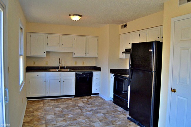 Foto del edificio - 3 br, 1 bath House - 2436 Thoroughbred Dr